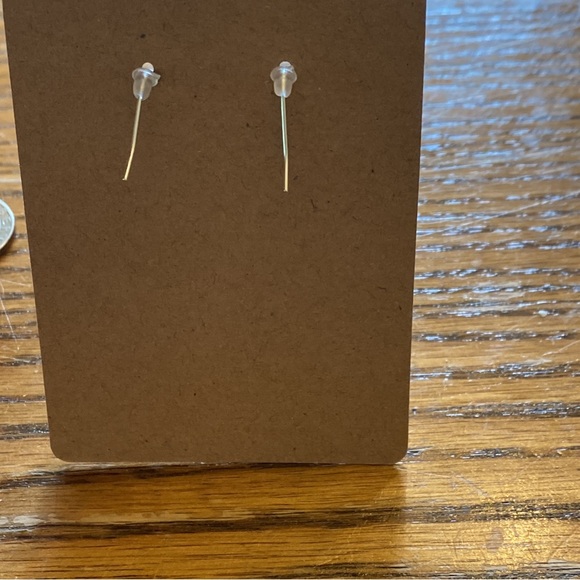 Yellow baby dinosaur with silver wires and random colored gift bag. - Picture 5 of 5